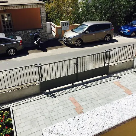 Apartment Dvorska *