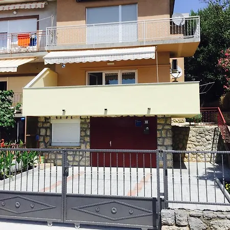 Dvorska * Crikvenica