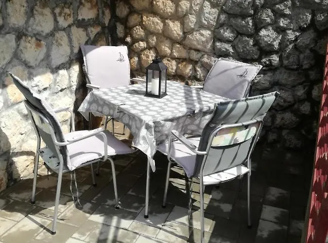 Dvorska * Crikvenica